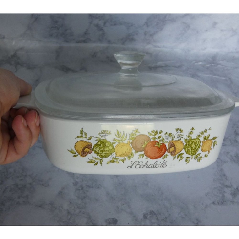 Corningware A-1-B Spice of life pattern, 1 quart with lid